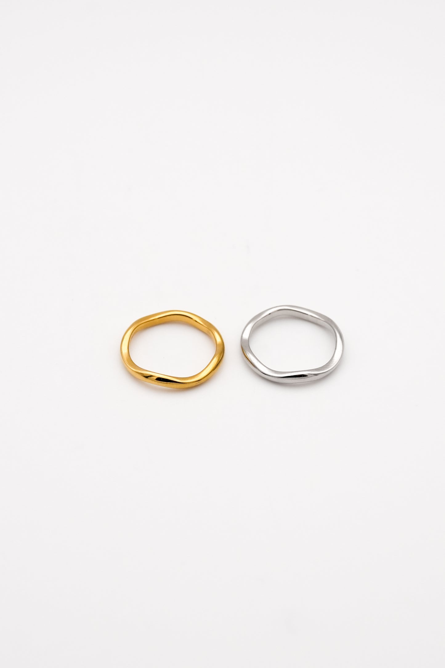 Shimmering wave Ring