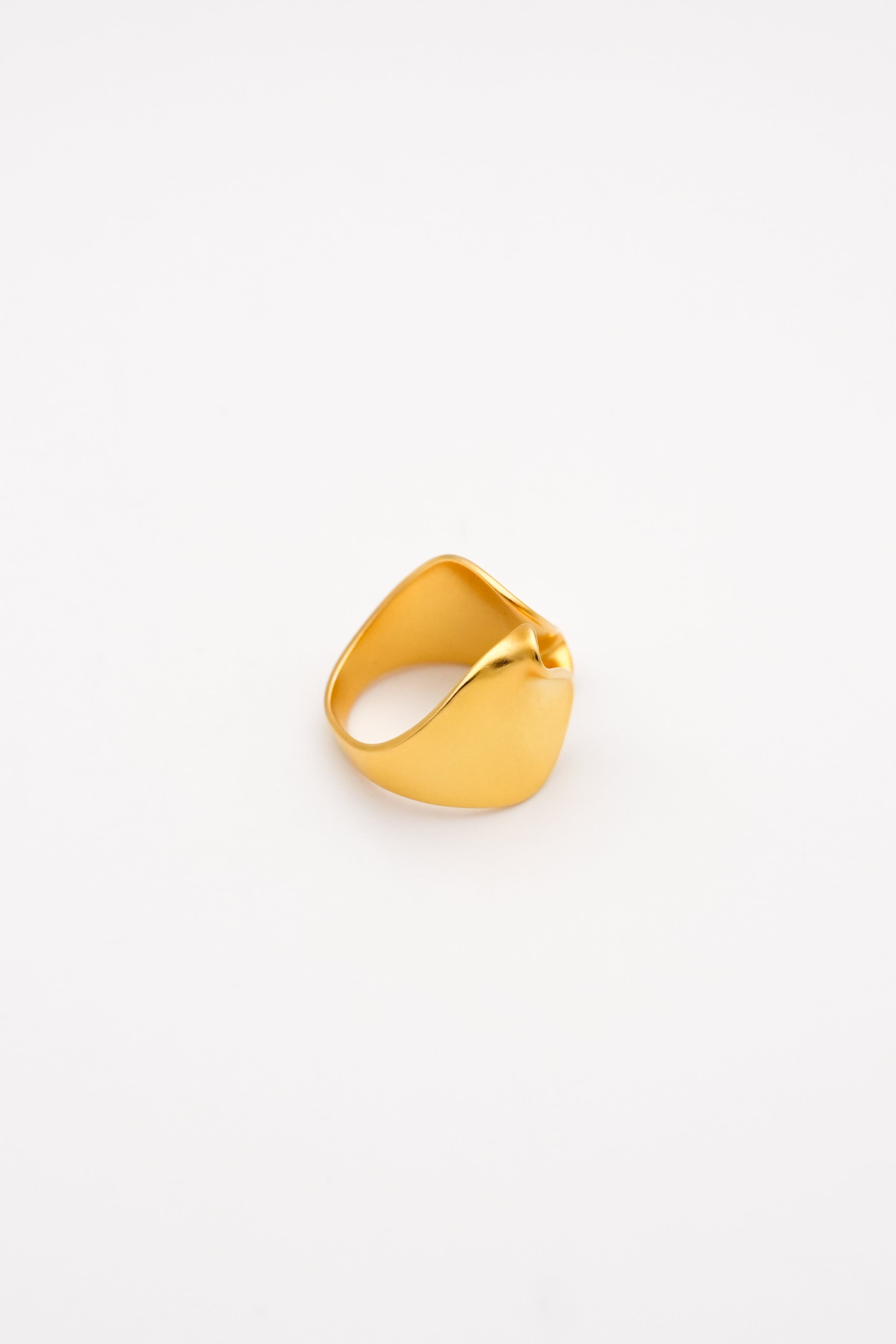 【新品同様】IHENA　Nuanced gold Ring Nuanced gold Ring – IHeNA